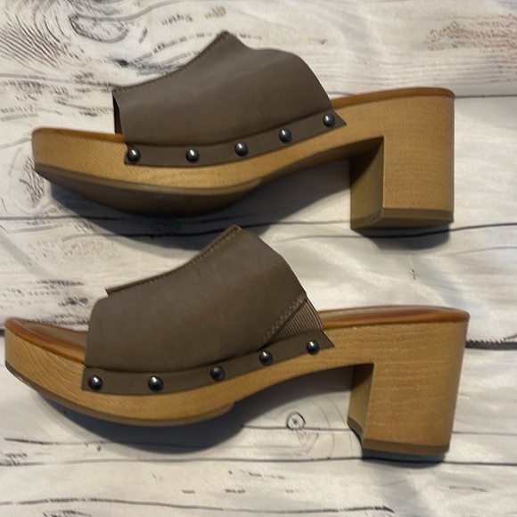 a.n.a. Elissa Women's Brown/Tan Heeled Mules Sandals Size 7 Preowned - Picture 4 of 9